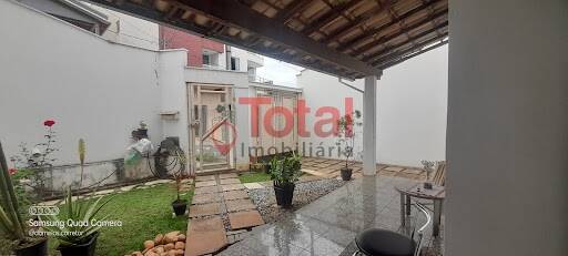 Casa à venda com 2 quartos, 450m² - Foto 1