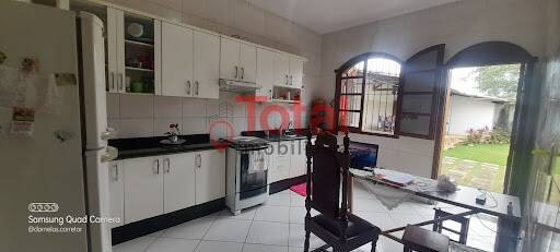 Casa à venda com 2 quartos, 450m² - Foto 2