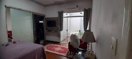 Casa à venda com 3 quartos, 338m² - Foto 1