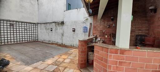 Casa à venda com 3 quartos, 338m² - Foto 4