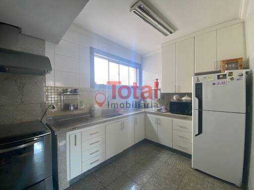 Apartamento à venda com 3 quartos, 149m² - Foto 13