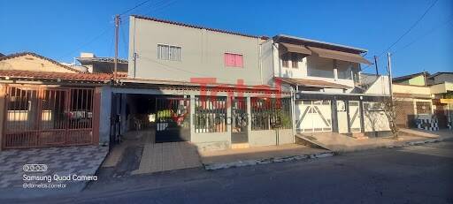Casa à venda com 5 quartos, 360m² - Foto 1