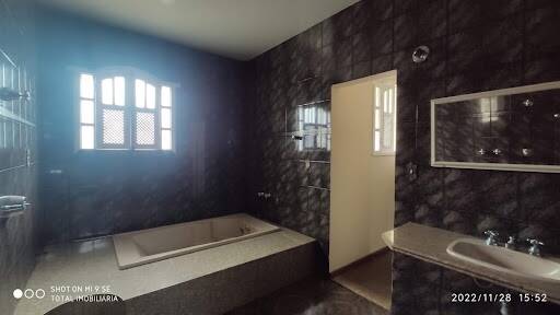 Casa à venda com 4 quartos, 359m² - Foto 4
