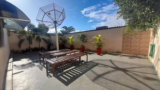 Casa à venda com 3 quartos, 360m² - Foto 1