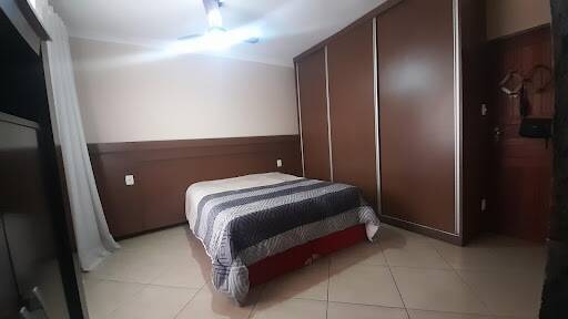 Casa à venda com 3 quartos, 360m² - Foto 2