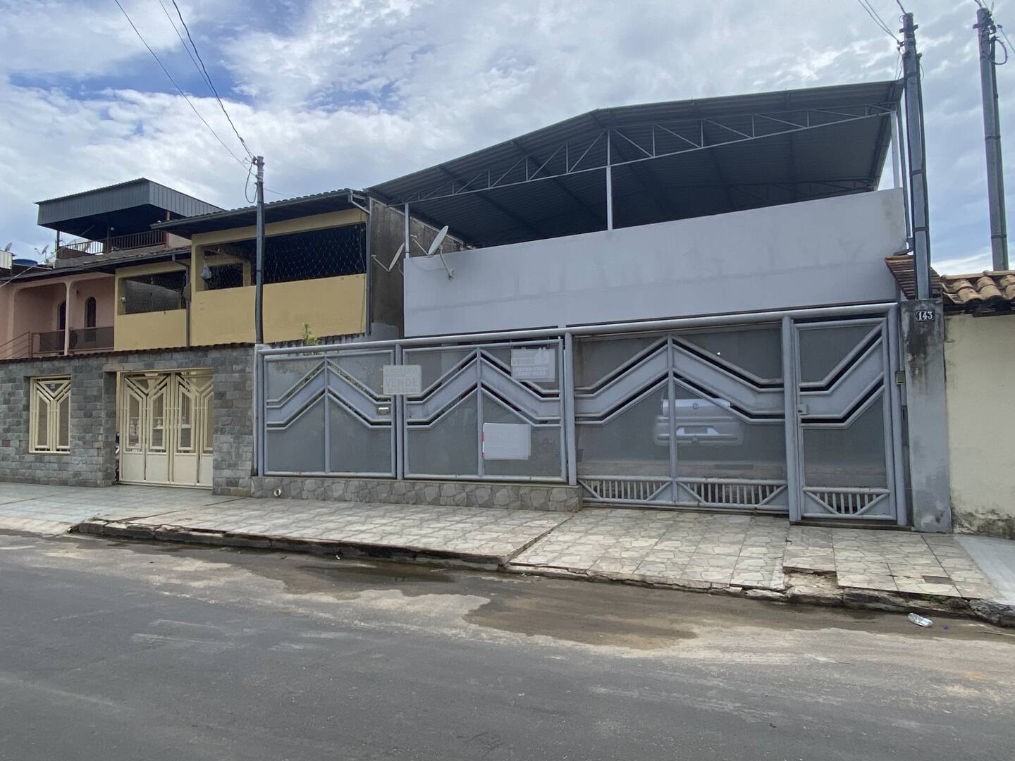 Casa à venda com 3 quartos, 200m² - Foto 1