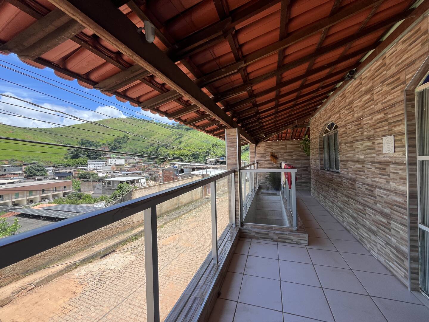 Casa à venda com 4 quartos, 360m² - Foto 1