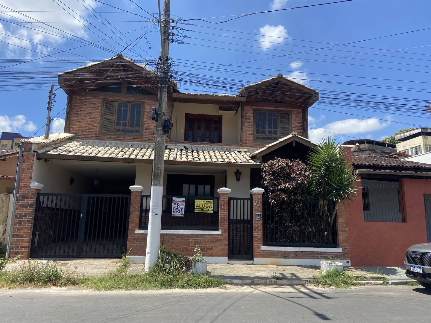 Casa para alugar com 5 quartos, 400m² - Foto 1