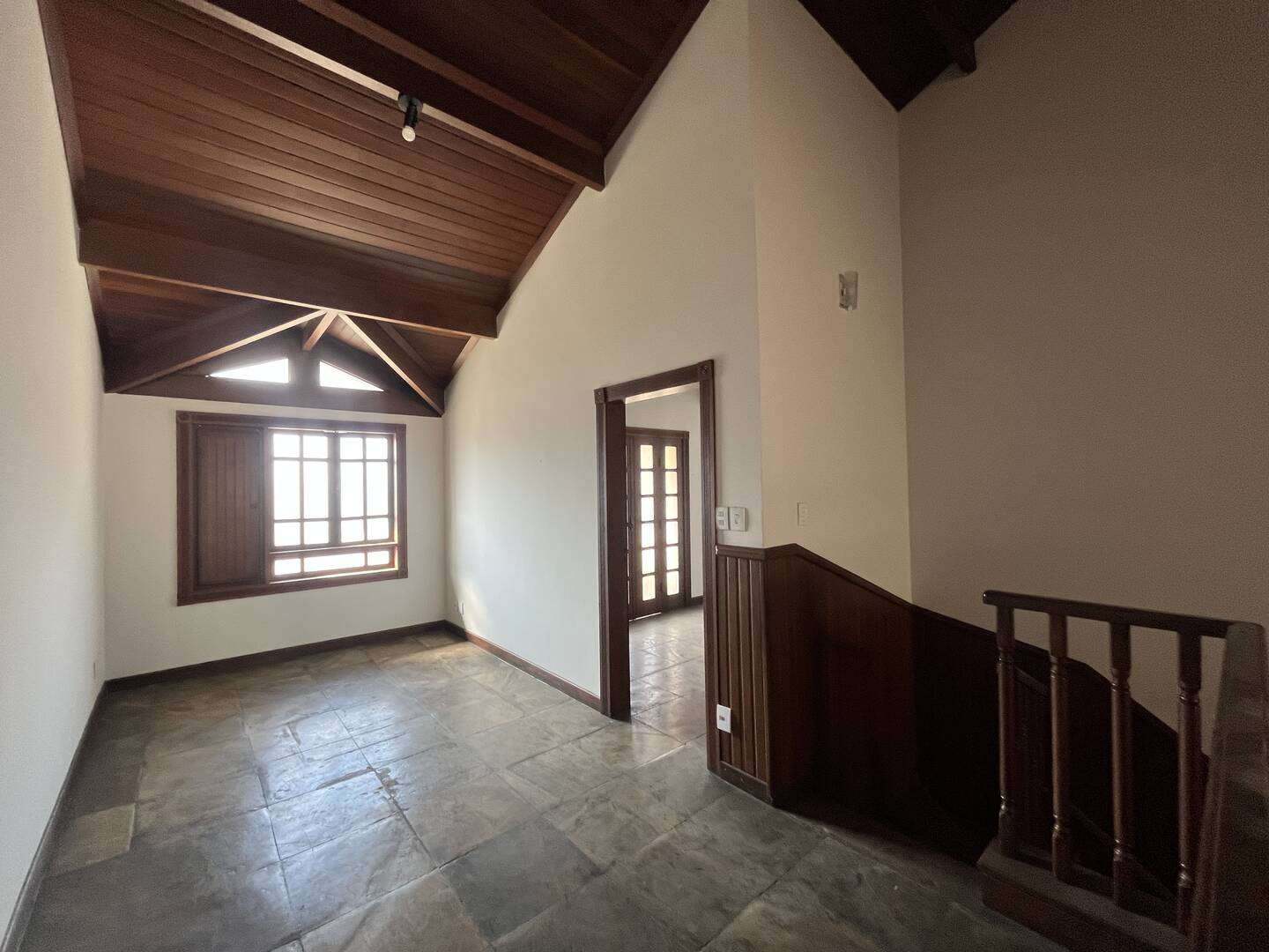Casa para alugar com 5 quartos, 400m² - Foto 12