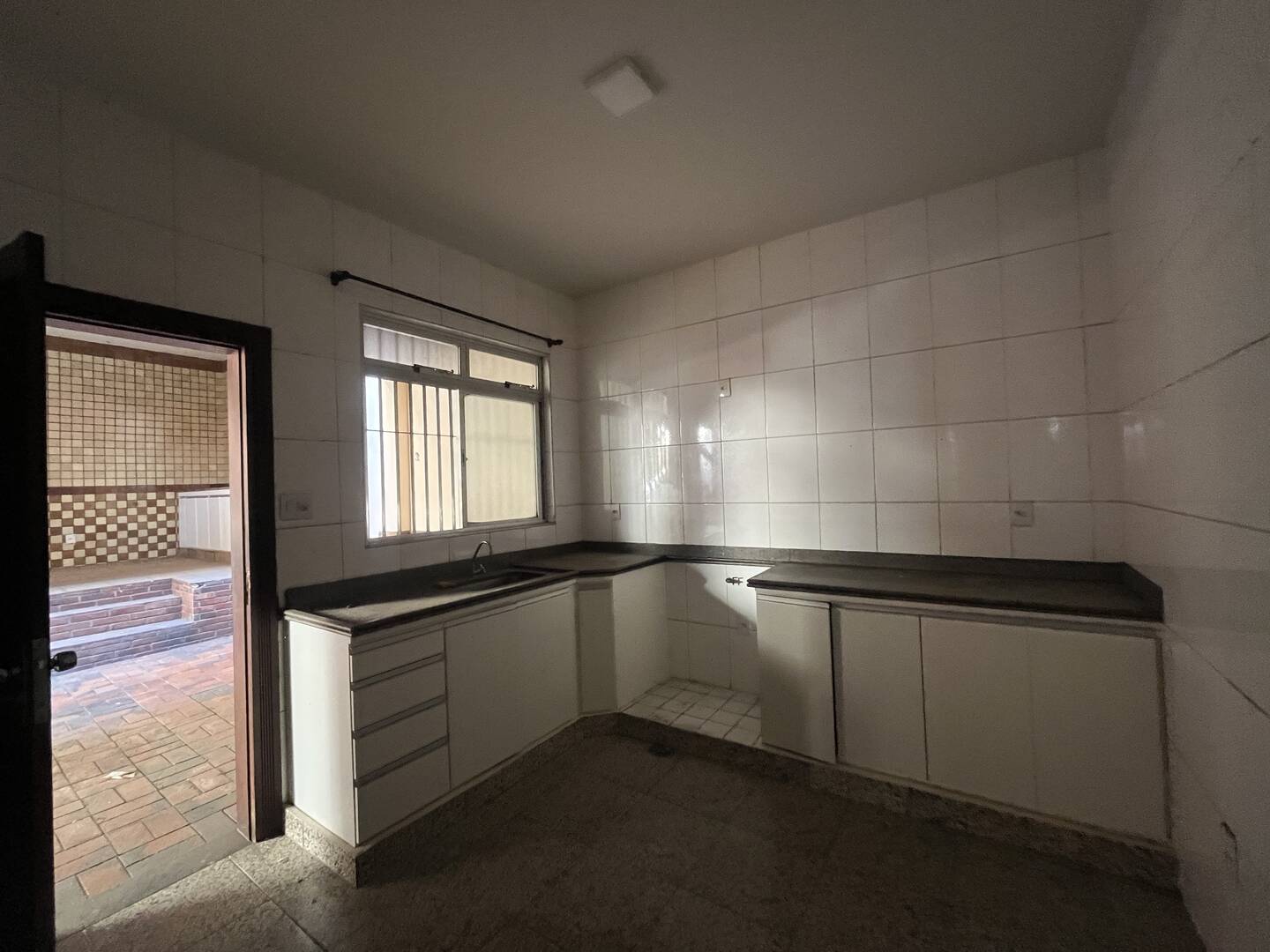 Casa para alugar com 5 quartos, 400m² - Foto 4