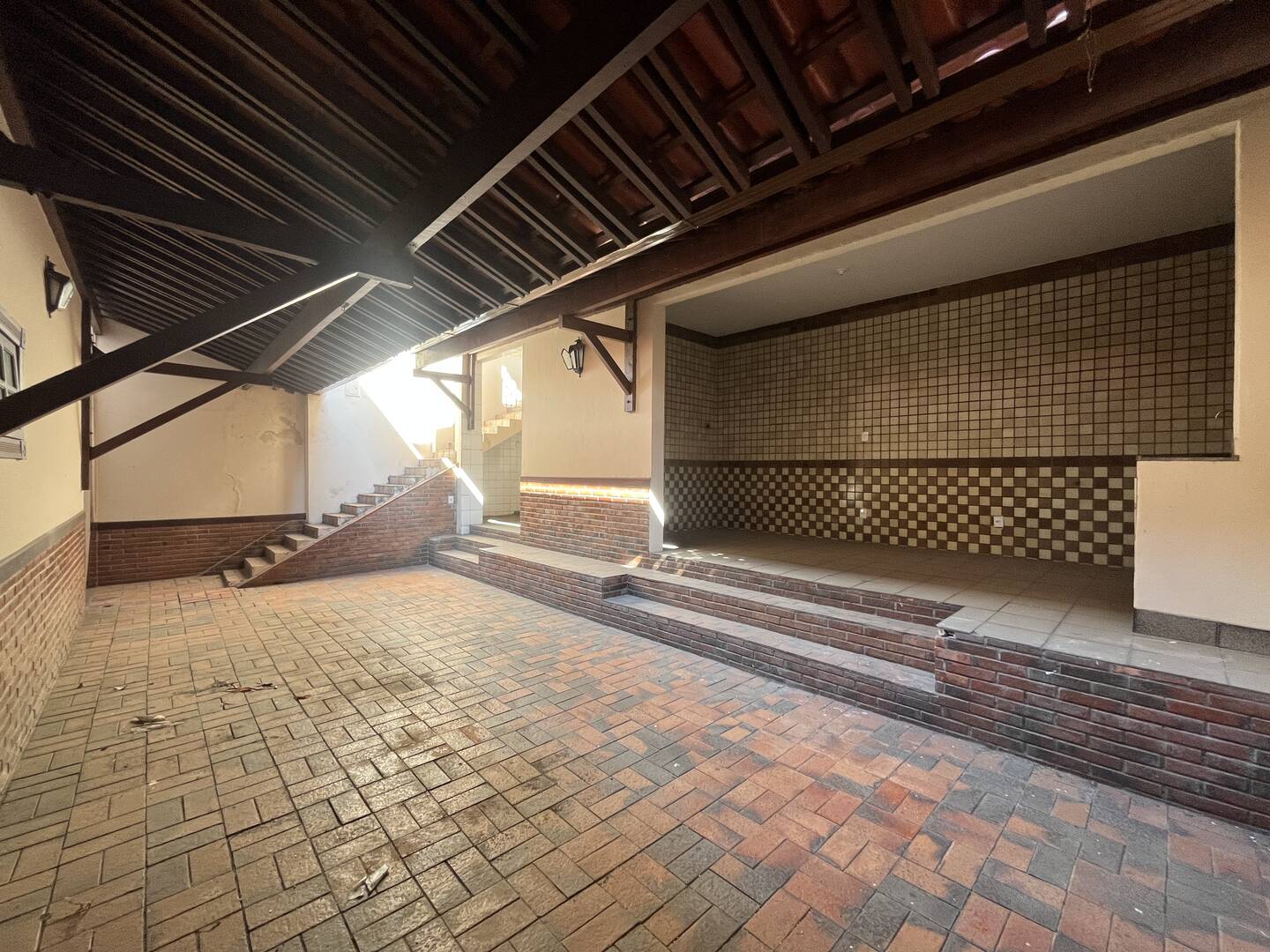 Casa para alugar com 5 quartos, 400m² - Foto 5