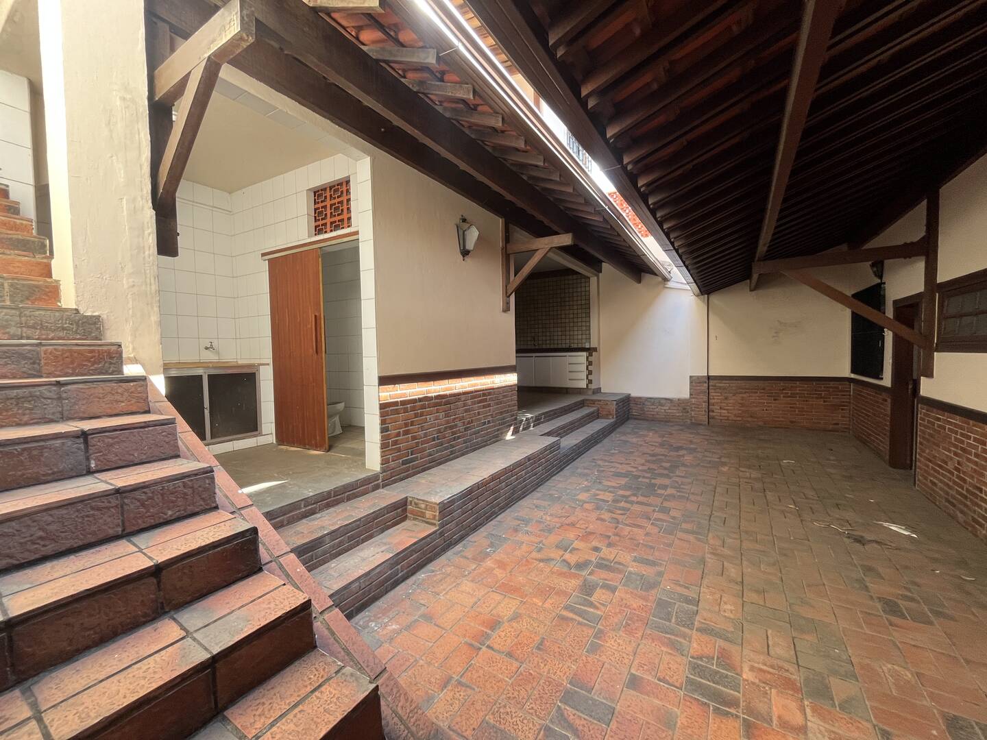 Casa para alugar com 5 quartos, 400m² - Foto 7