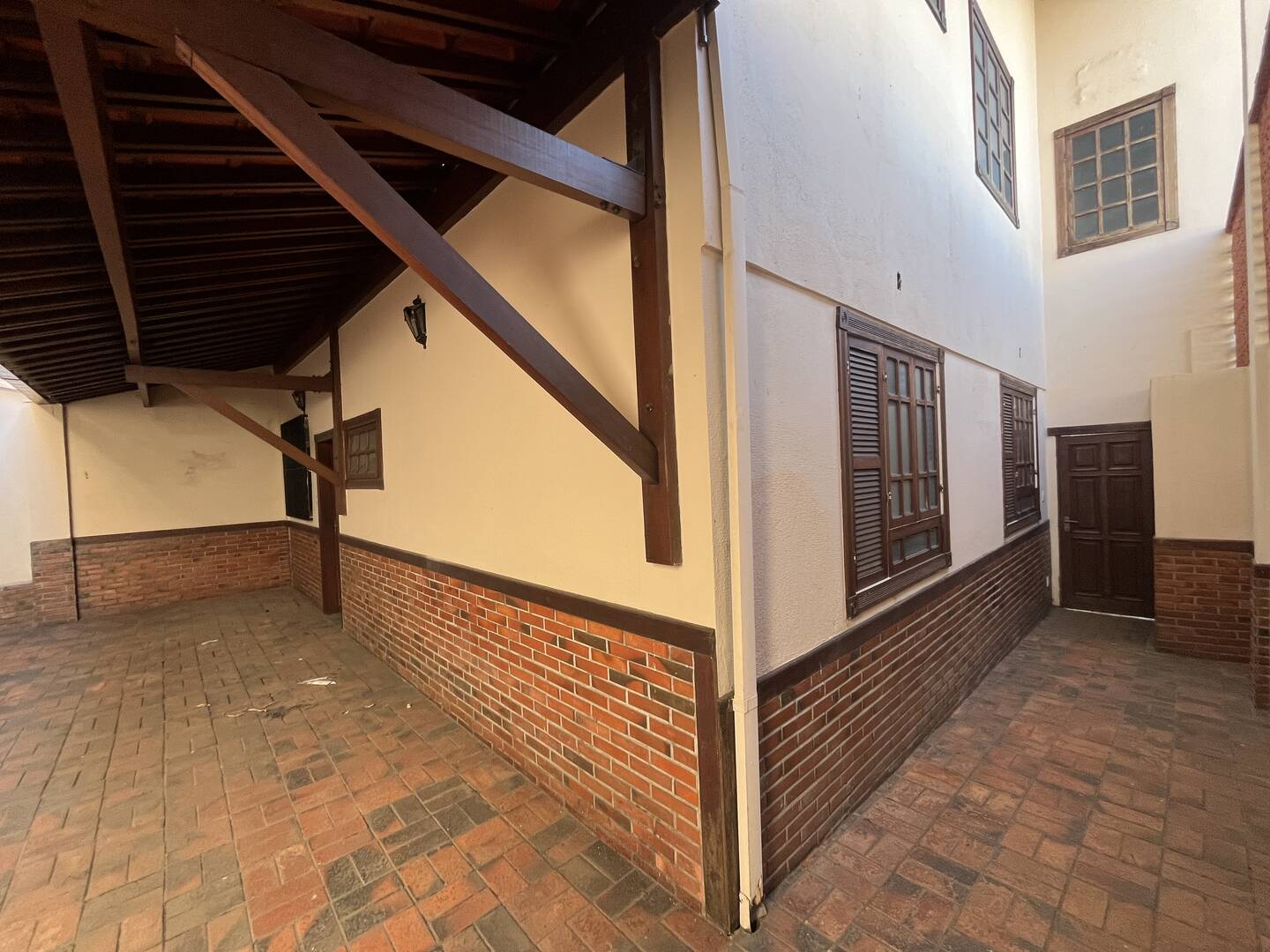 Casa para alugar com 5 quartos, 400m² - Foto 6