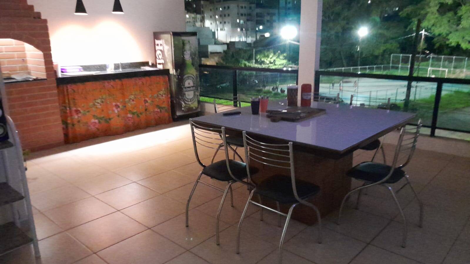 Casa à venda e aluguel com 3 quartos, 180m² - Foto 2