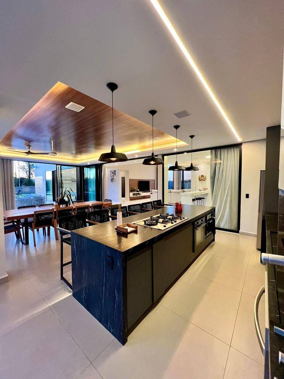 Casa à venda com 7 quartos, 1299m² - Foto 3