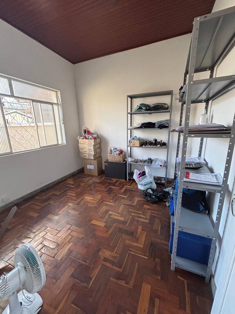 Casa à venda com 4 quartos, 360m² - Foto 2