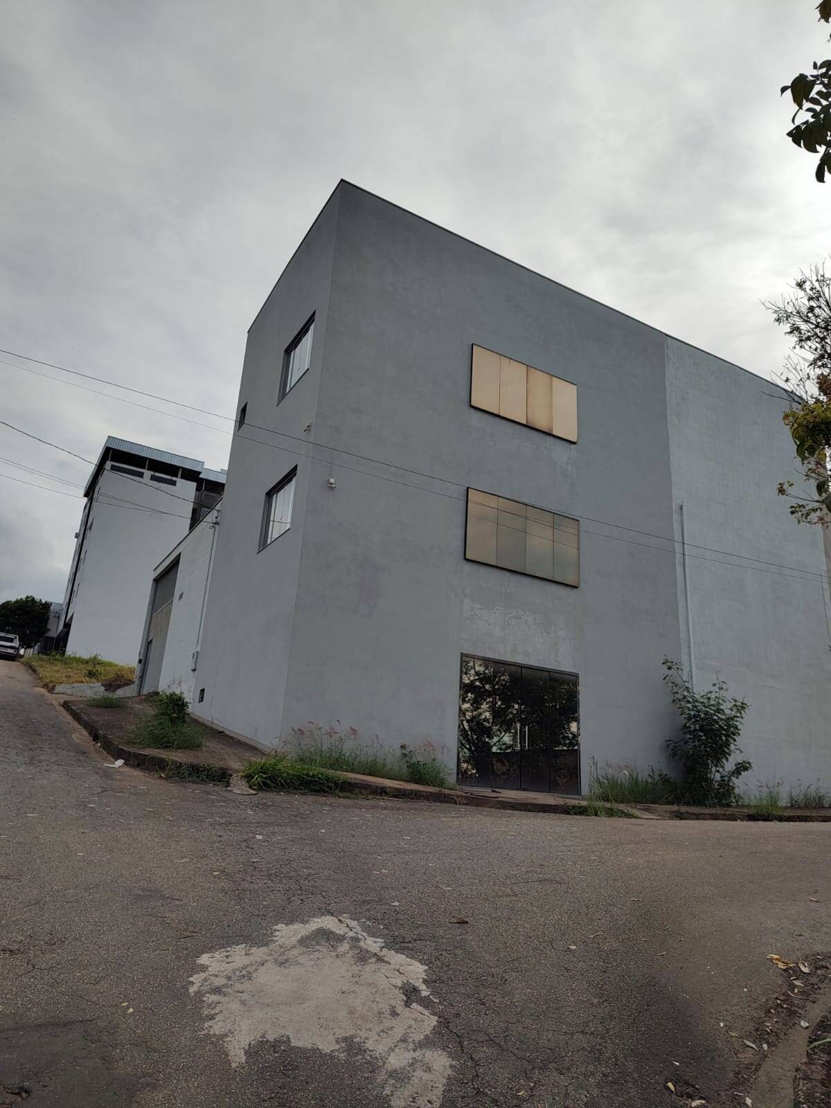 Galpão Comercial – Pronto para sua Empresa!