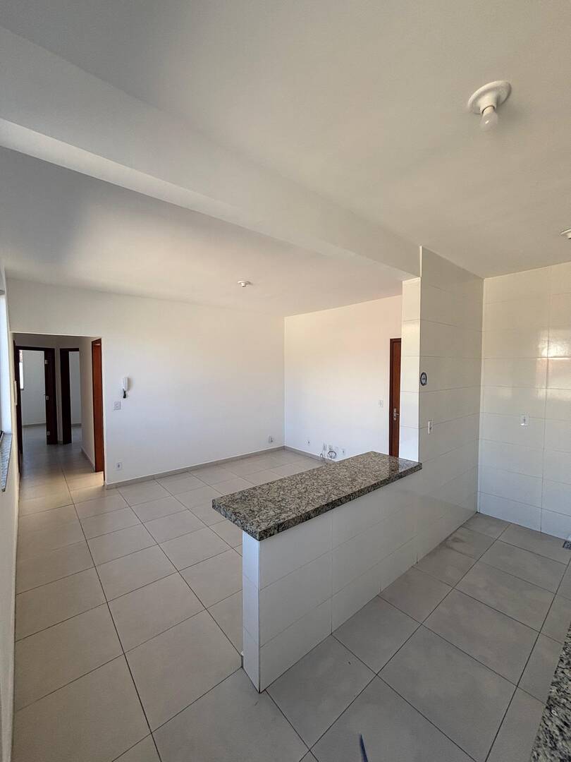 Apartamento para alugar com 3 quartos, 95m² - Foto 2