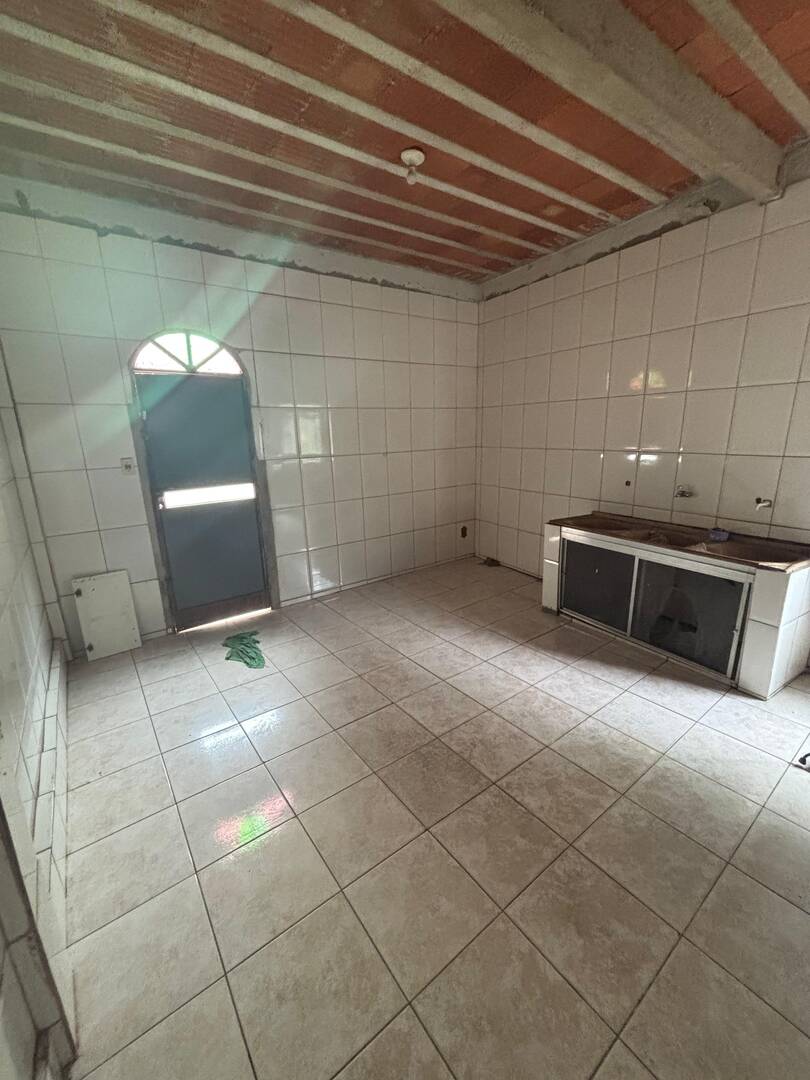 Casa à venda e aluguel com 2 quartos, 130m² - Foto 3