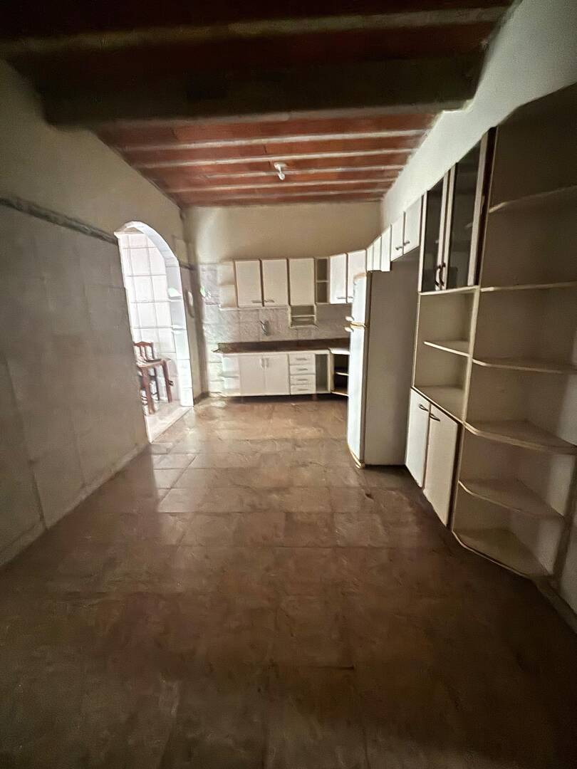Casa à venda e aluguel com 2 quartos, 130m² - Foto 2