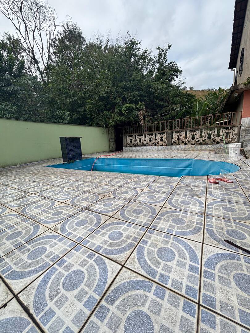 Casa à venda e aluguel com 2 quartos, 130m² - Foto 1