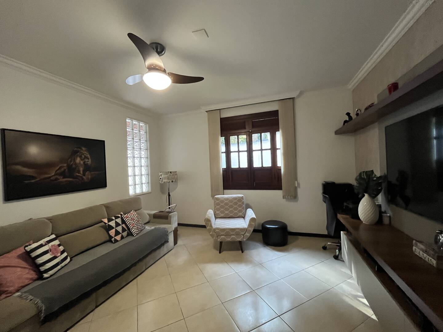 Casa à venda com 3 quartos, 289m² - Foto 2