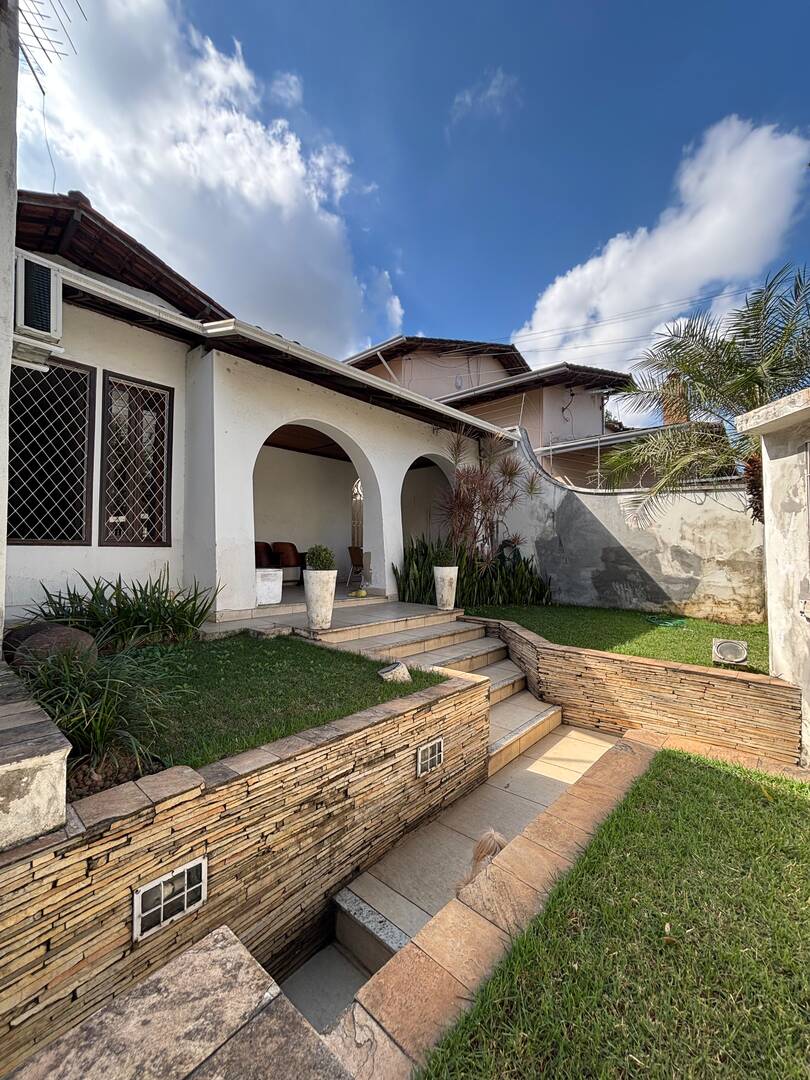 Casa à venda com 4 quartos, 708m² - Foto 1