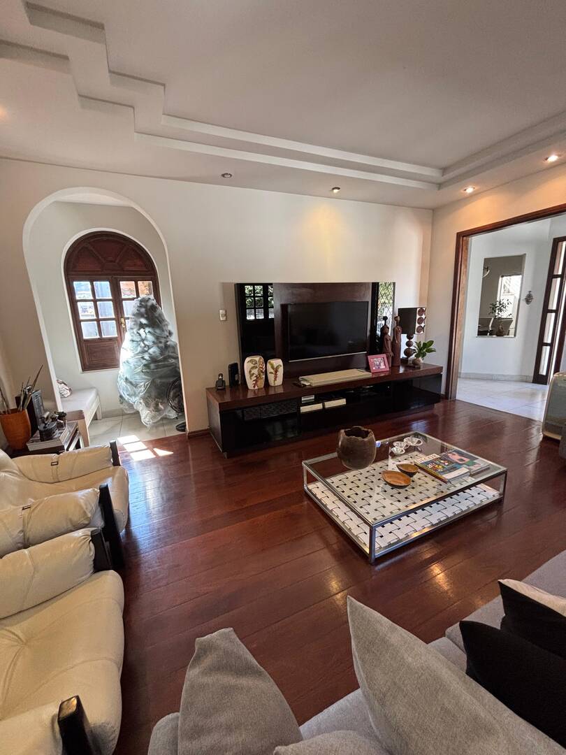 Casa à venda com 4 quartos, 708m² - Foto 2