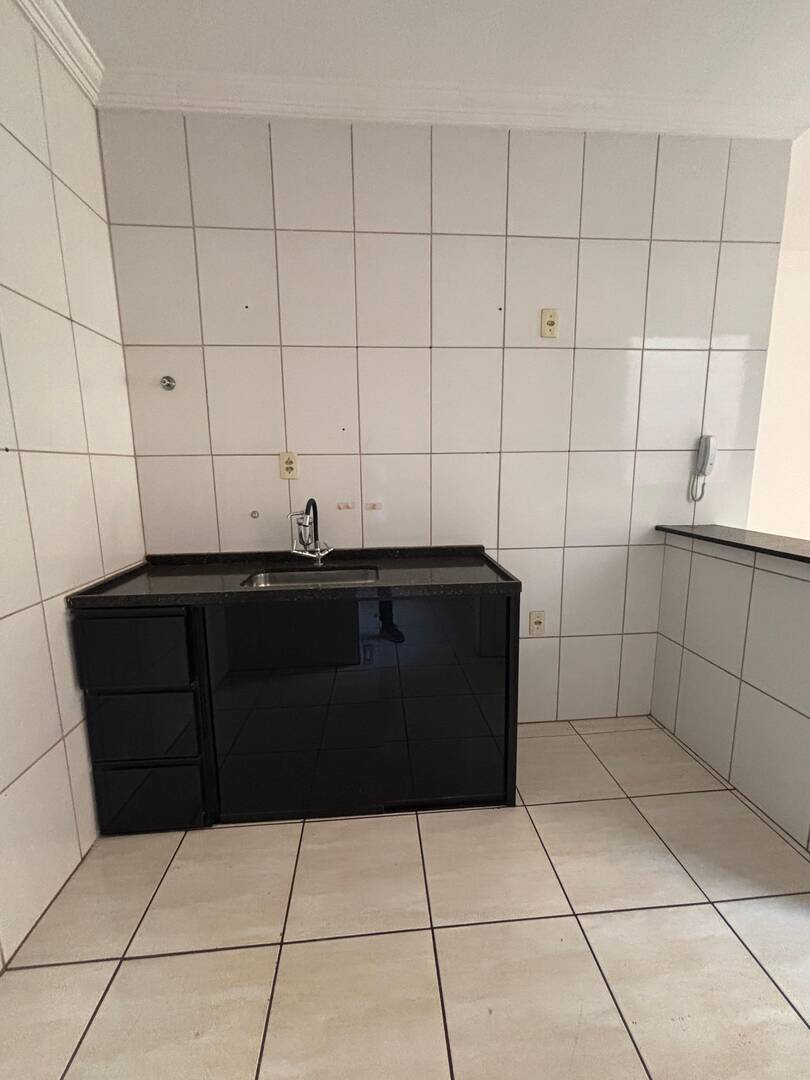 Apartamento para alugar com 2 quartos, 75m² - Foto 2