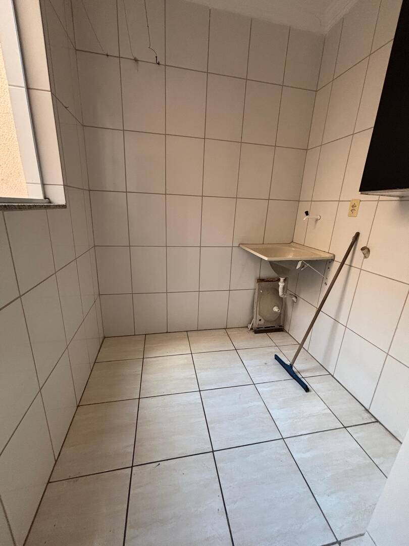 Apartamento para alugar com 2 quartos, 75m² - Foto 3