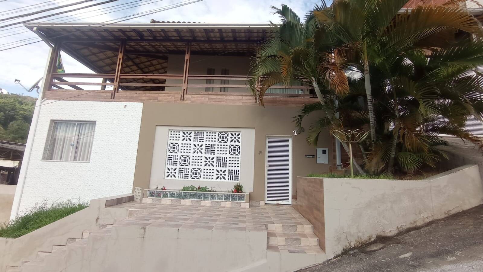 Casa à venda com 5 quartos, 360m² - Foto 1