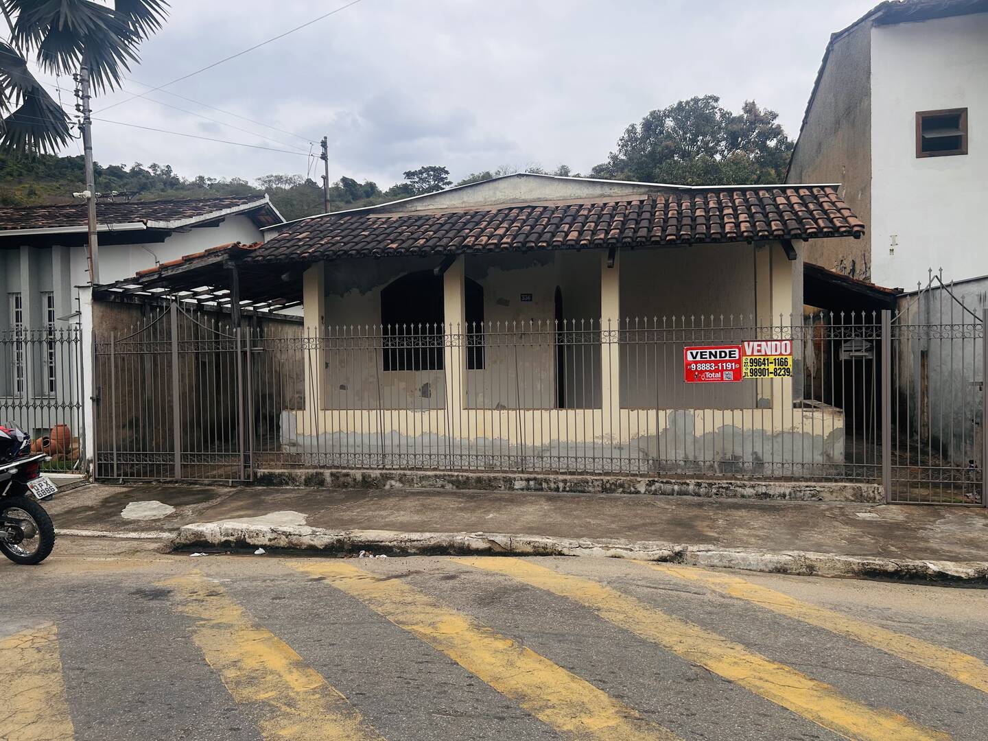 Casa à venda com 3 quartos, 109m² - Foto 1