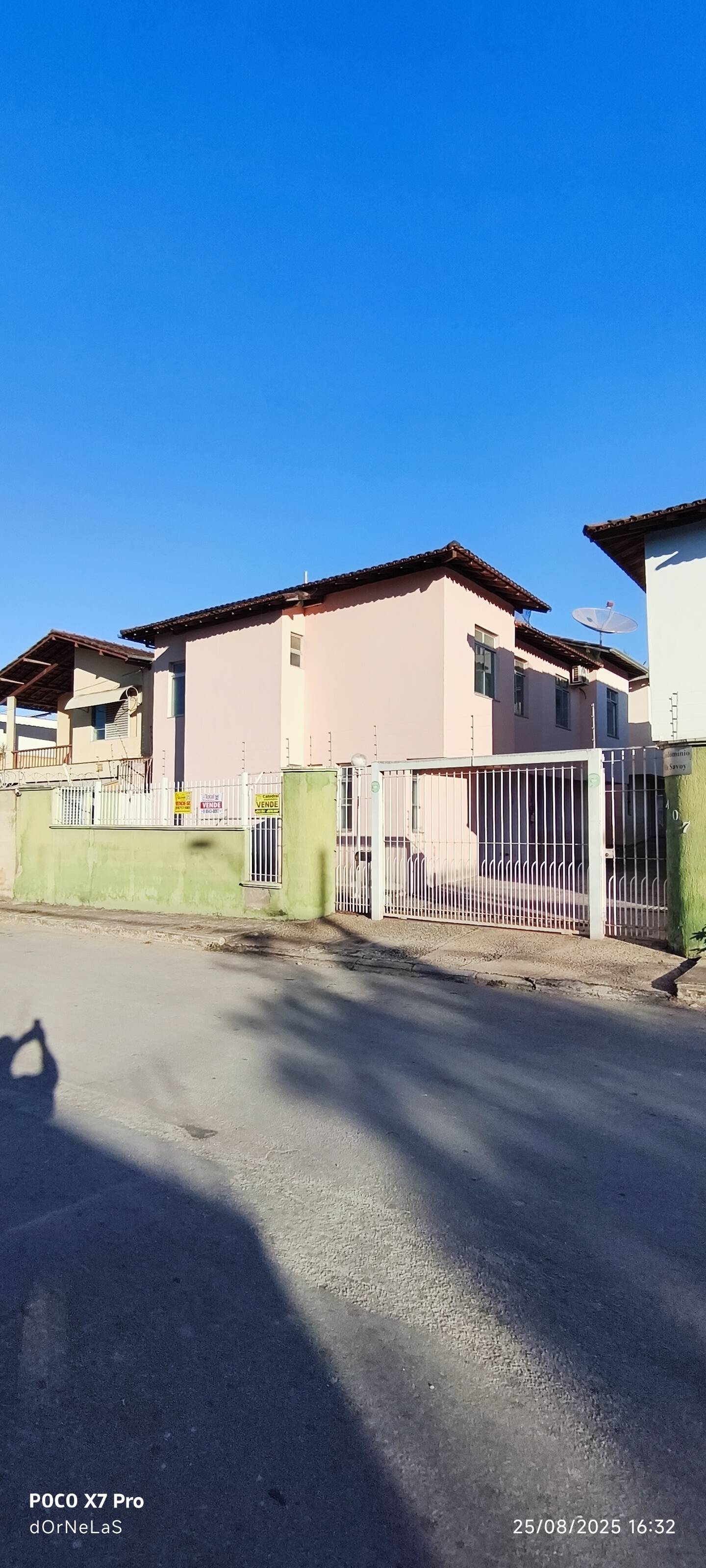 Casa à venda com 3 quartos, 97m² - Foto 1