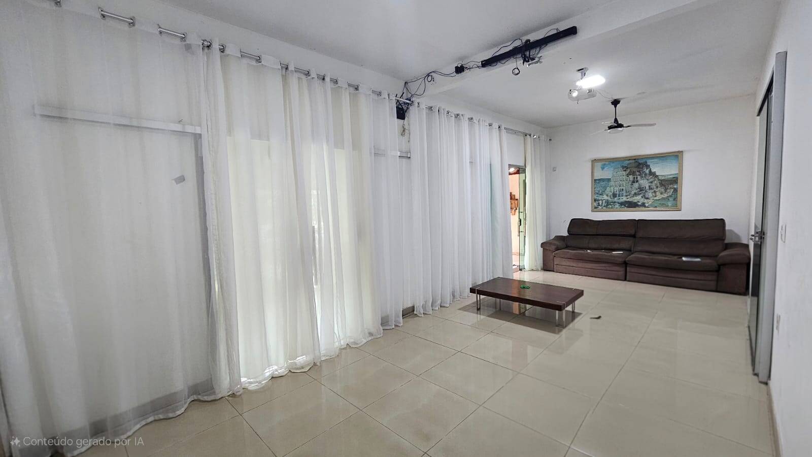 Casa à venda com 4 quartos, 224m² - Foto 3