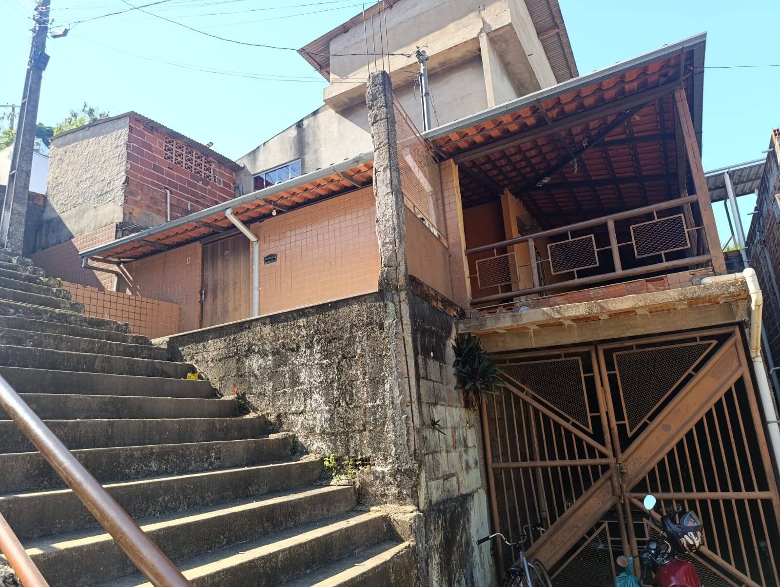 Casa à venda com 3 quartos, 120m² - Foto 1