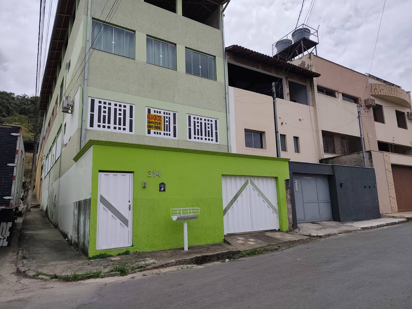 Casa à venda e aluguel com 3 quartos, 250m² - Foto 1