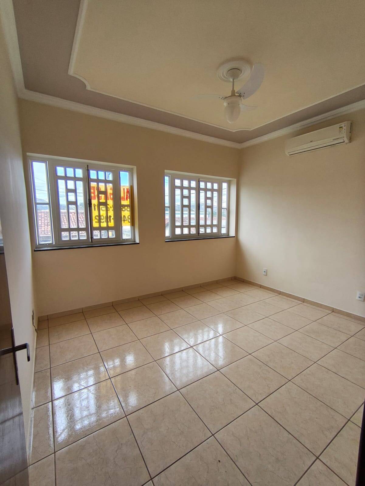 Casa à venda e aluguel com 3 quartos, 250m² - Foto 8