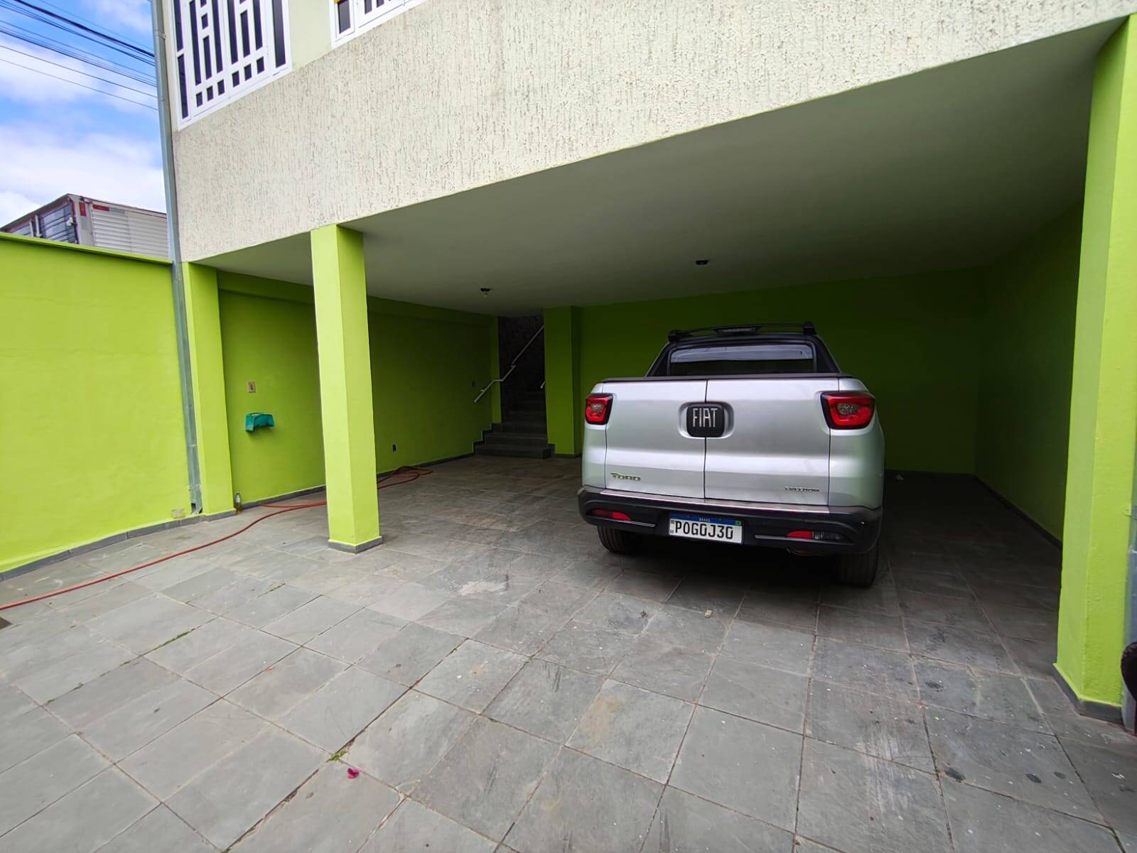 Casa à venda e aluguel com 3 quartos, 250m² - Foto 2