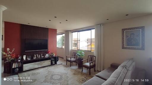 Casa à venda com 6 quartos, 720m² - Foto 1