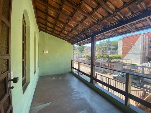 Casa à venda com 6 quartos, 204m² - Foto 8