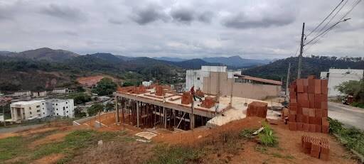 Casa à venda com 3 quartos, 180m² - Foto 1