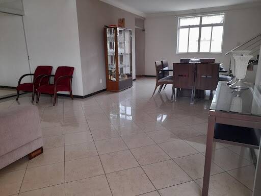 Casa à venda com 4 quartos, 325m² - Foto 2