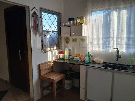 Casa à venda com 3 quartos, 180m² - Foto 2