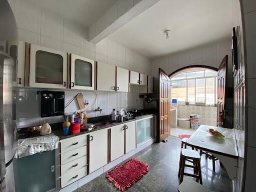 Casa à venda com 3 quartos, 129m² - Foto 1
