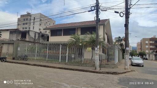 Casa à venda com 6 quartos, 540m² - Foto 1