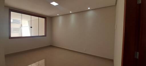 Casa à venda com 3 quartos, 205m² - Foto 2