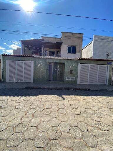 Casa à venda com 6 quartos, 230m² - Foto 1