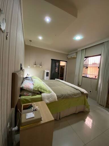 Casa à venda com 6 quartos, 230m² - Foto 2