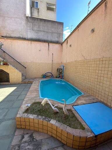 Casa à venda com 6 quartos, 230m² - Foto 15