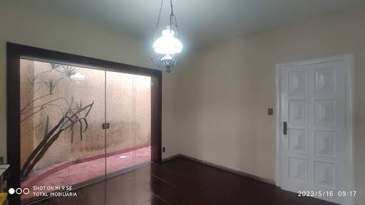 Casa à venda com 4 quartos, 360m² - Foto 1